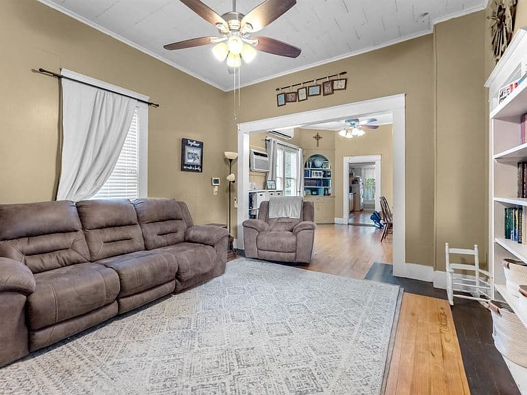 Listing photo 4