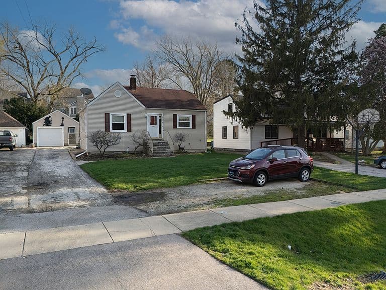 Listing photo 2