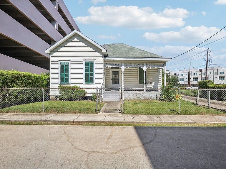 Listing photo 4