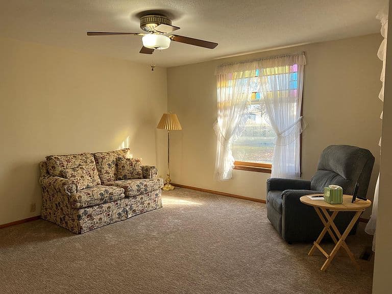 Listing photo 5