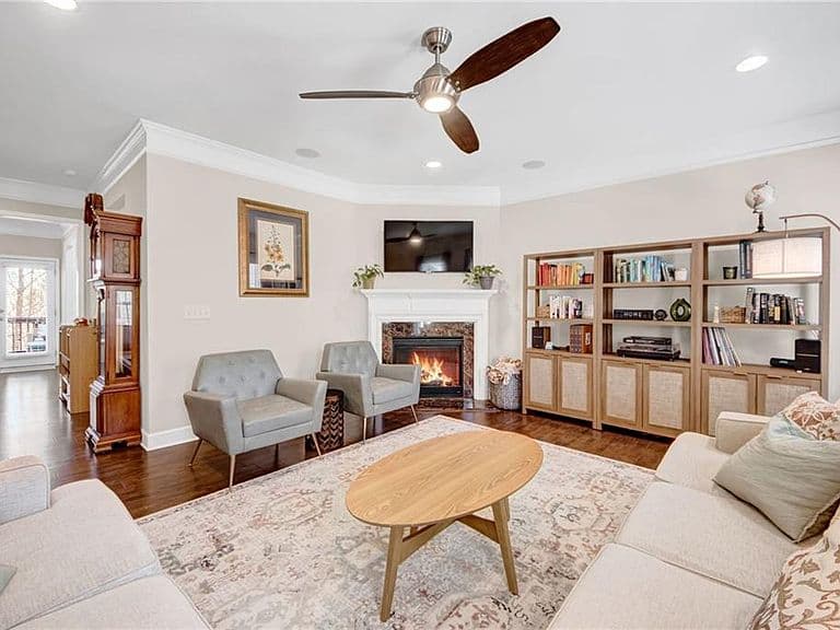 Listing photo 5