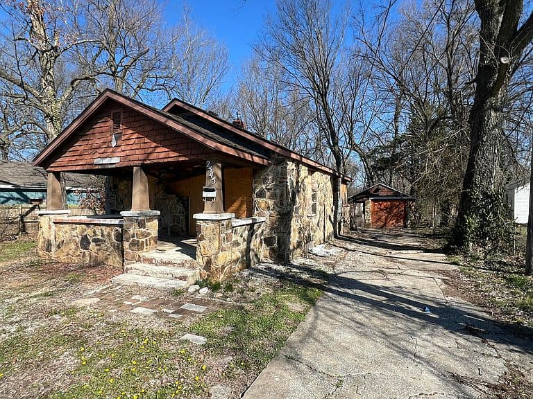 Listing photo 2