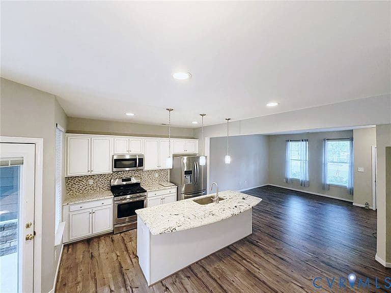 Listing photo 5