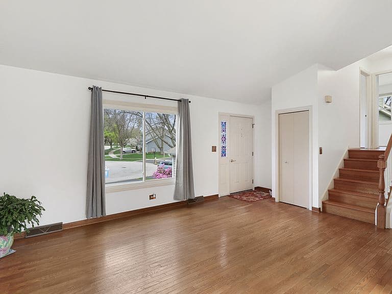 Listing photo 5
