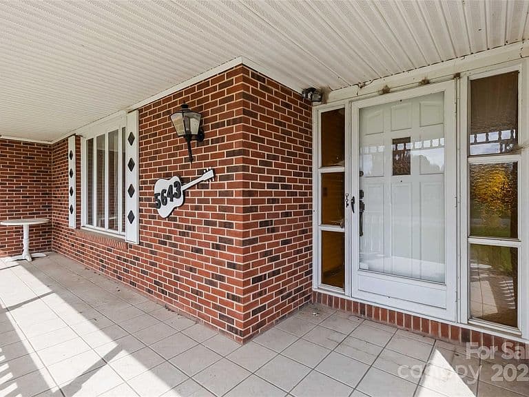 Listing photo 4