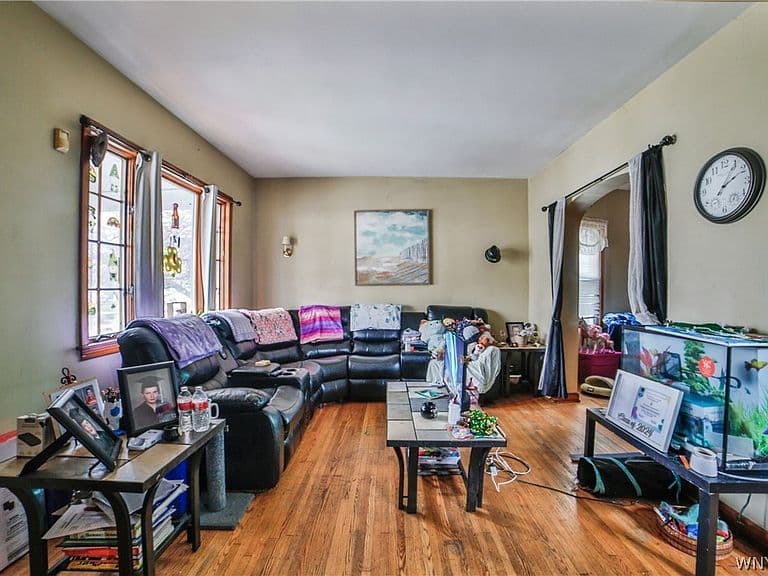 Listing photo 5