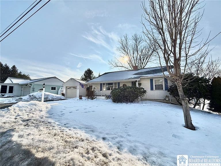 Listing photo 2