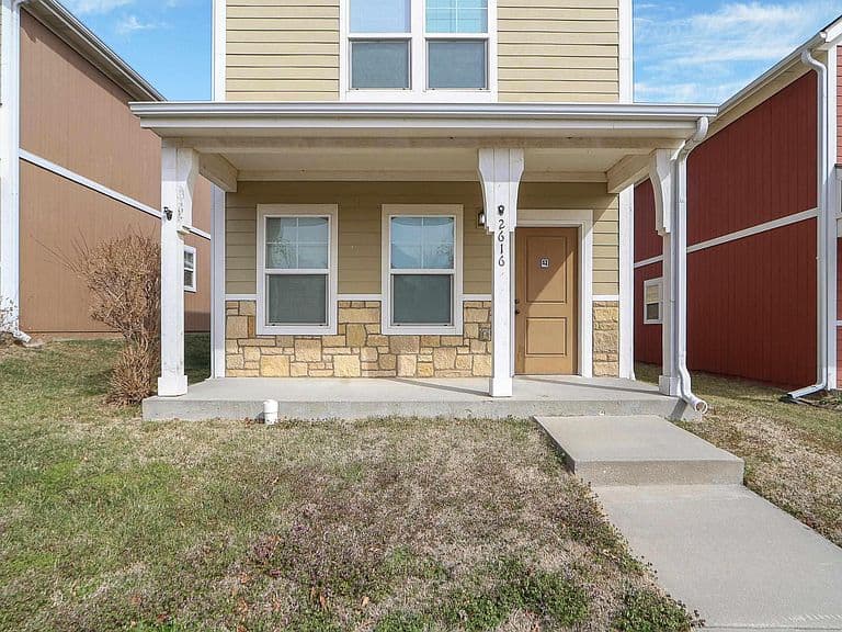 Listing photo 3