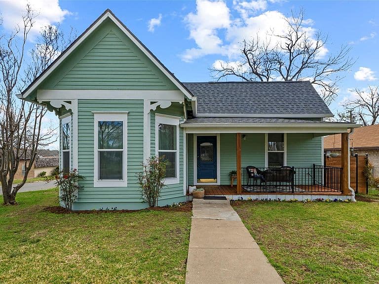 Listing photo 2