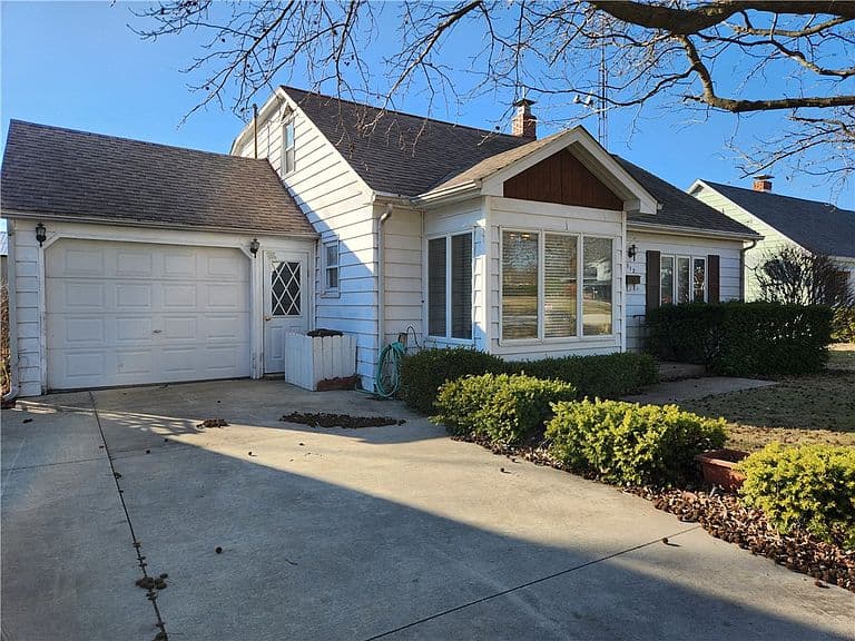 Listing photo 2