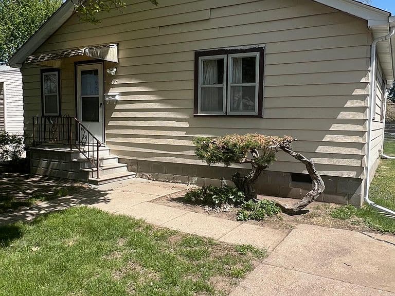 Listing photo 2