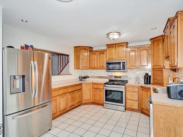 Listing photo 5