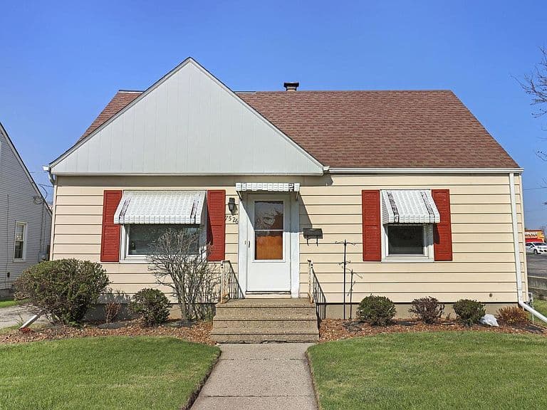 Listing photo 2