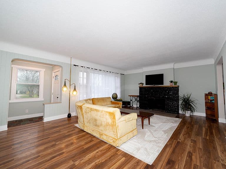 Listing photo 3