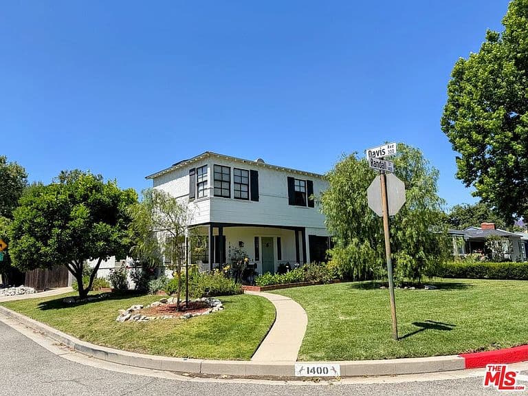 Listing photo 2