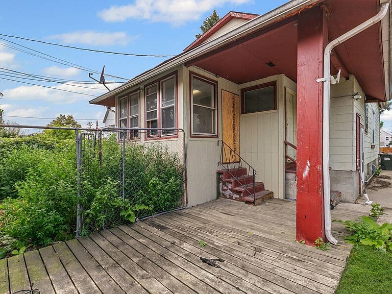 Listing photo 3