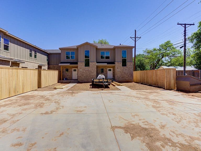 Listing photo 4