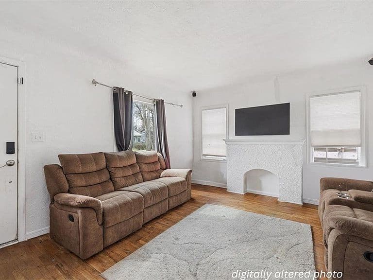 Listing photo 3