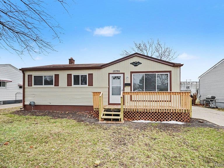 Listing photo 3