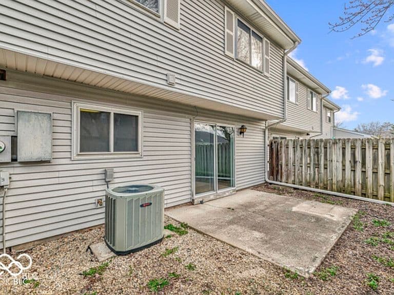 Listing photo 5