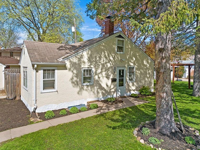Listing photo 3