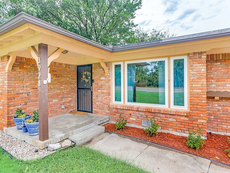 Listing photo 3