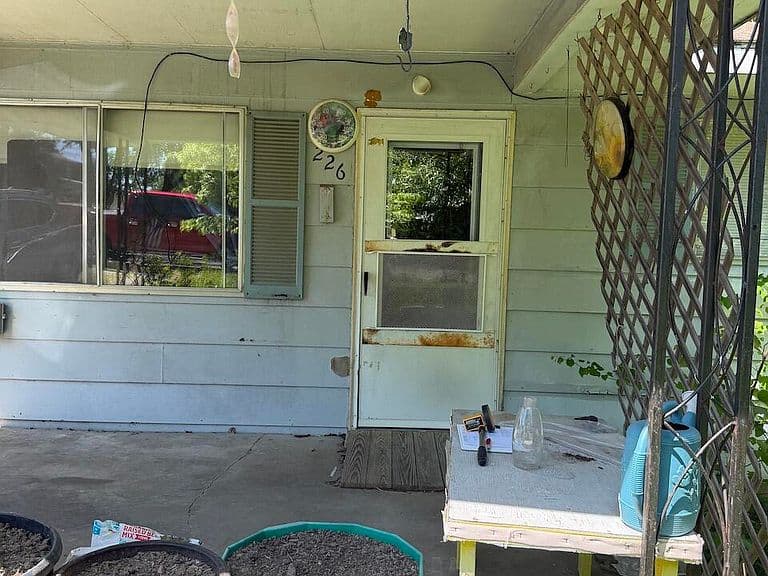 Listing photo 2