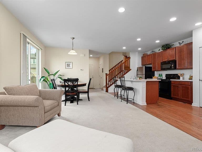 Listing photo 5