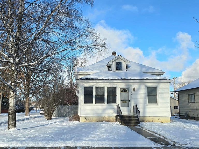 Listing photo 2