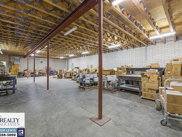 Listing photo 5