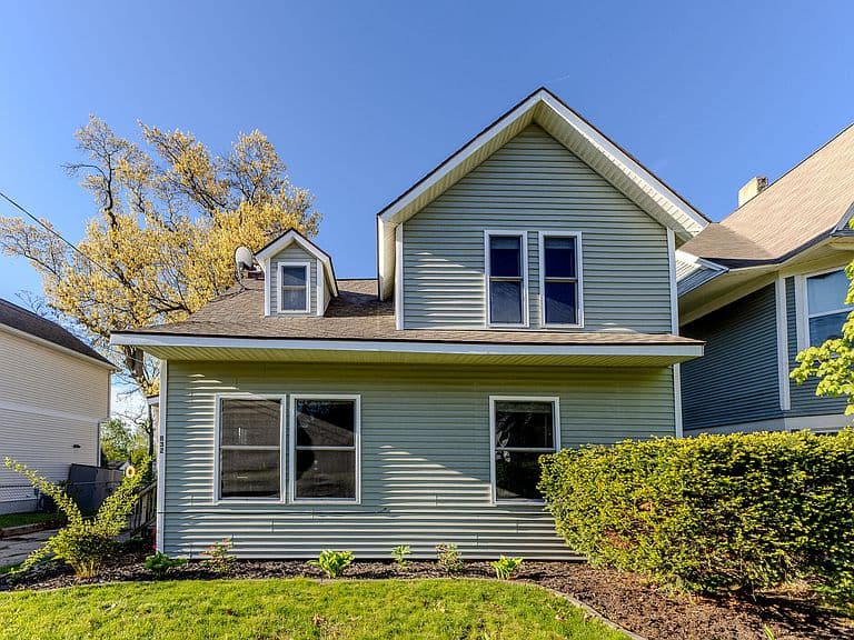 Listing photo 2