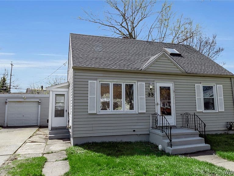 Listing photo 2