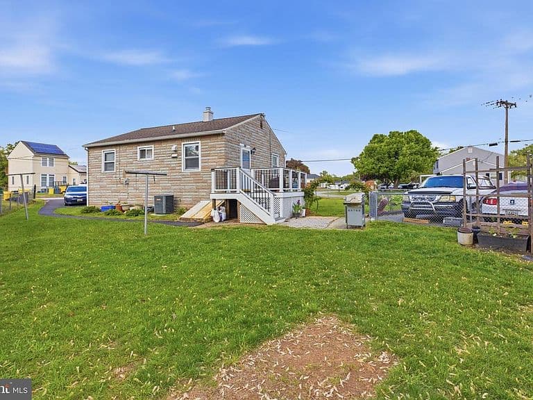 Listing photo 3