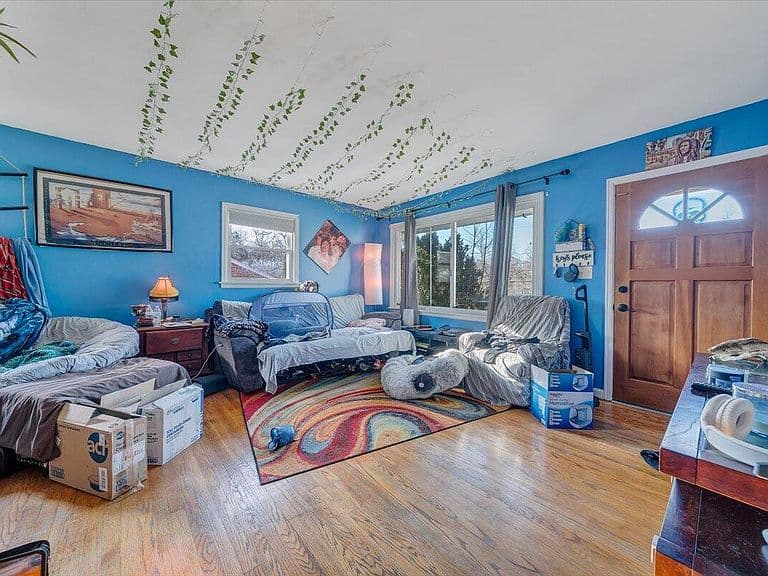 Listing photo 3