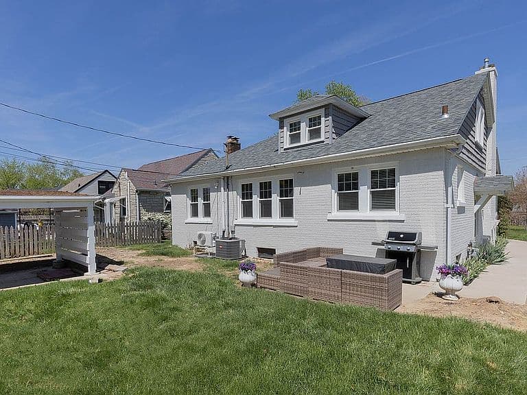 Listing photo 3