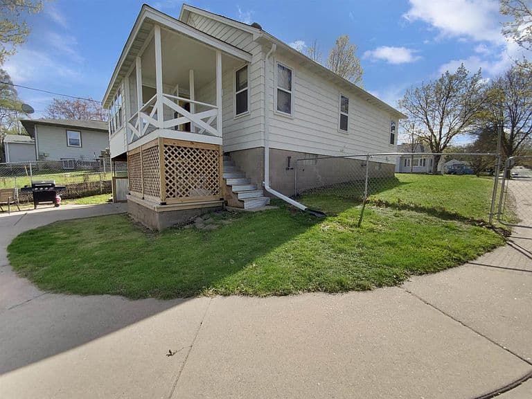 Listing photo 3