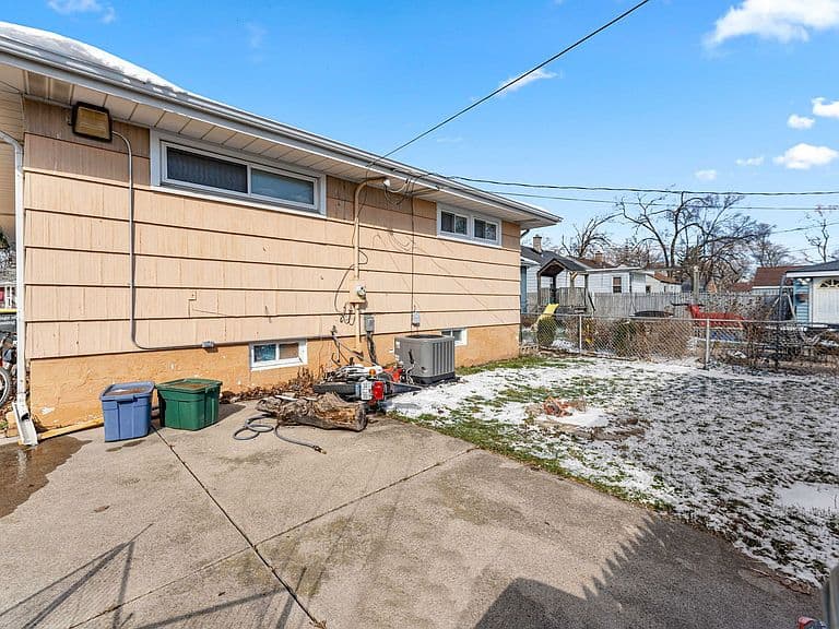 Listing photo 4