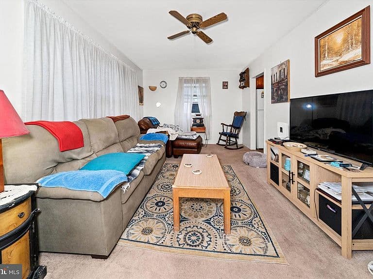 Listing photo 3