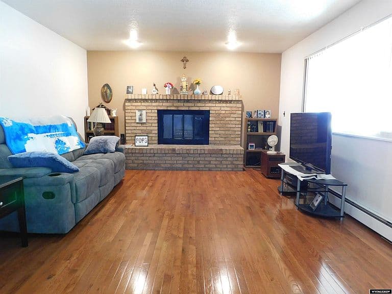 Listing photo 5
