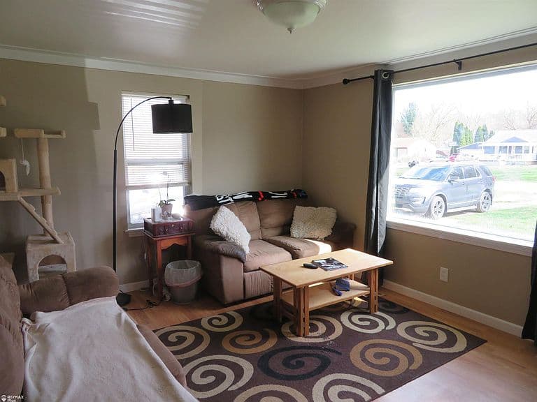 Listing photo 4