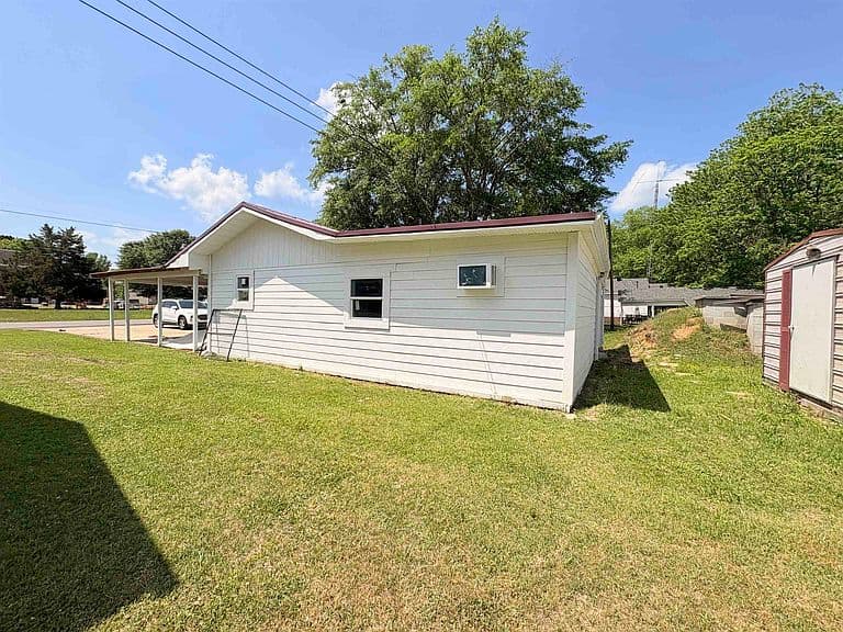 Listing photo 5