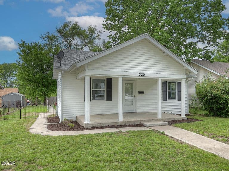 Listing photo 2