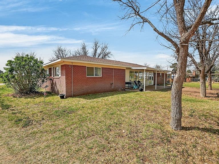 Listing photo 5