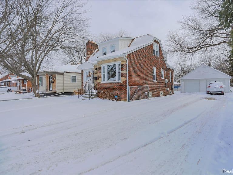 Listing photo 3