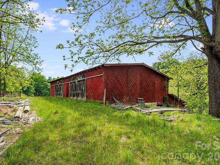 Listing photo 5