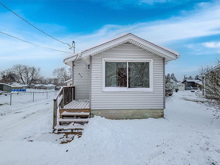 Listing photo 2