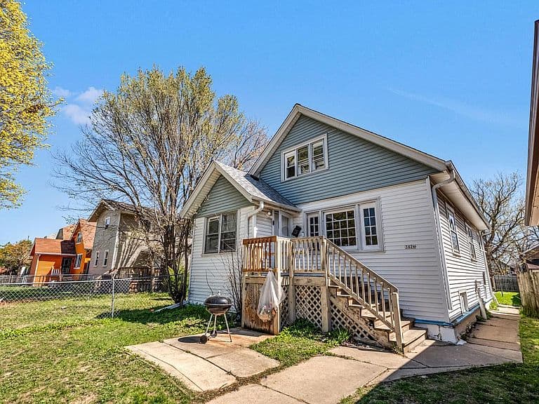 Listing photo 3