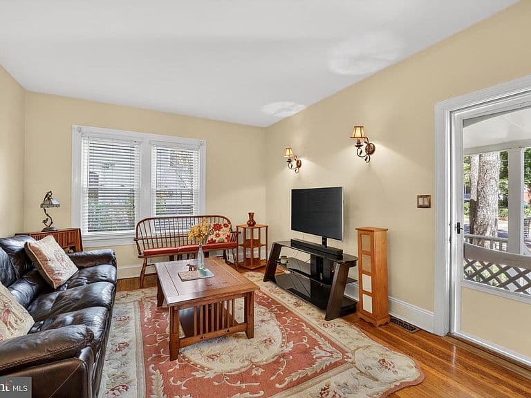 Listing photo 3