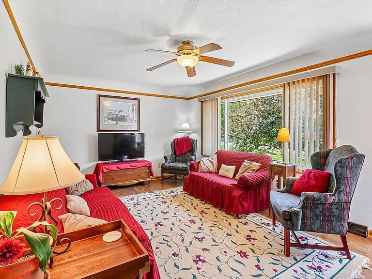 Listing photo 2