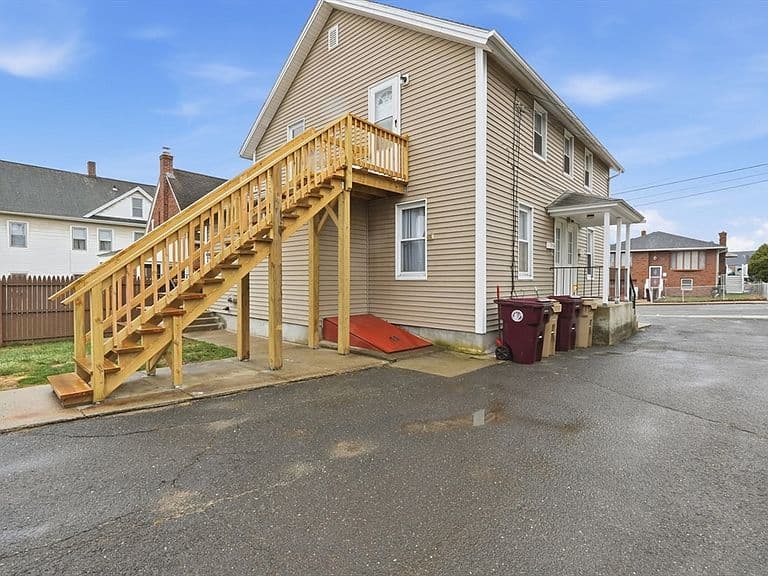 Listing photo 2
